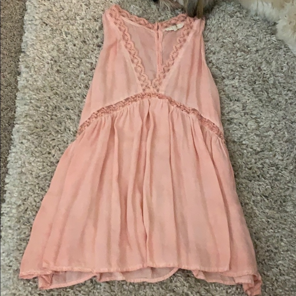 peach v-neck with lace trim
